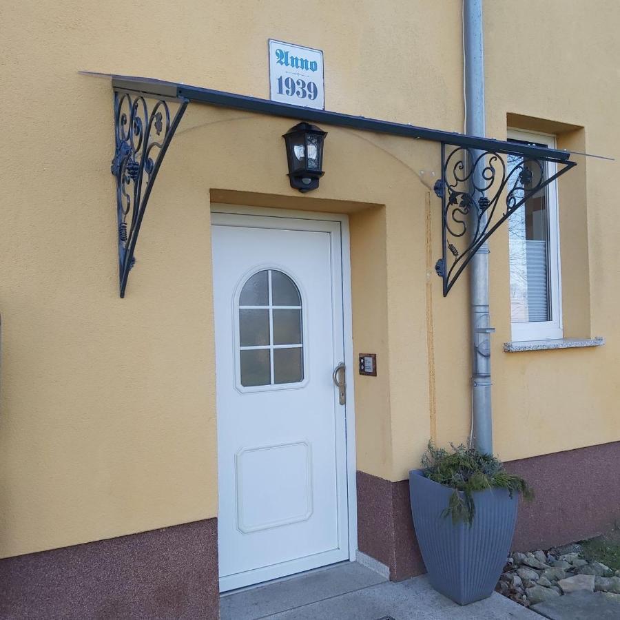 Gelbes Haus Seenland Ferienwohnungen Xl Elsterheide Luaran gambar